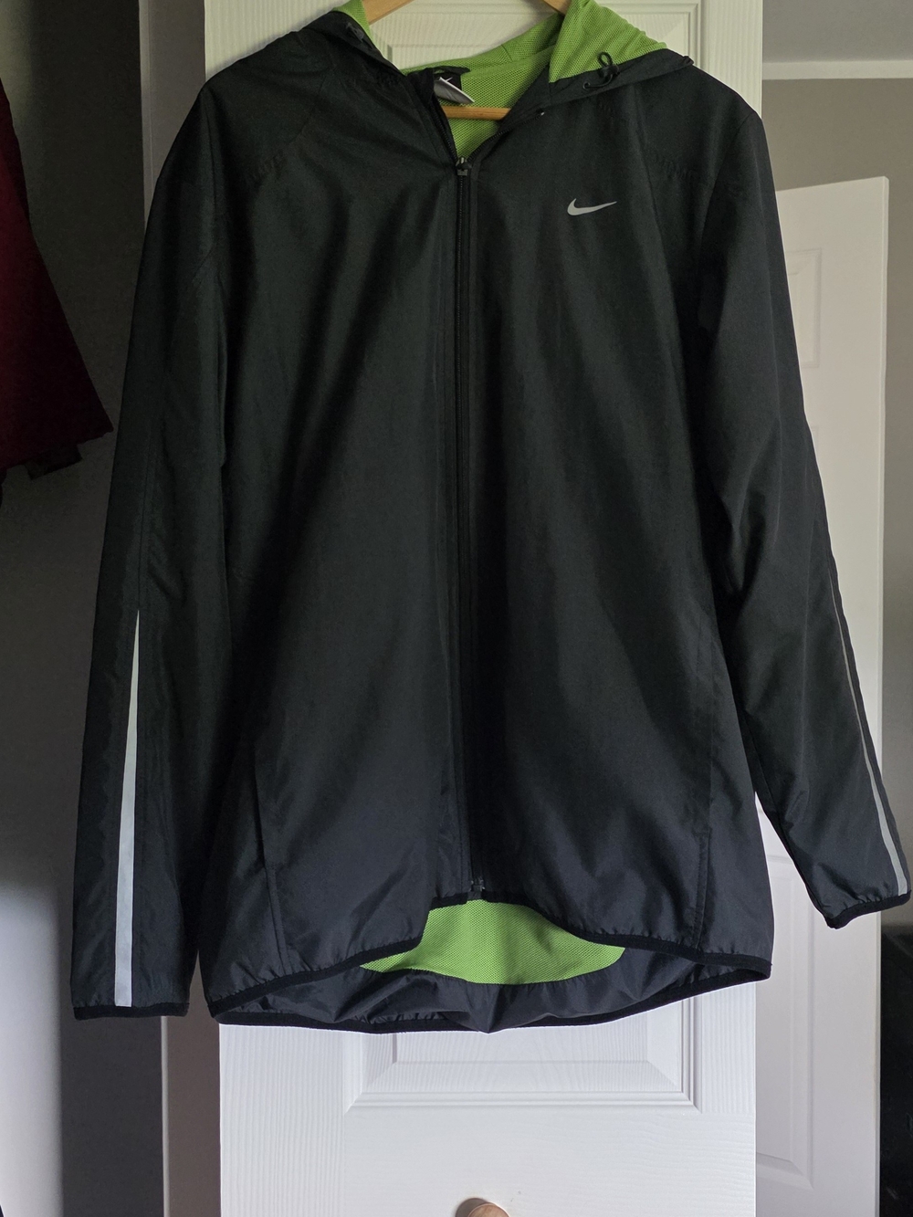 Nike Men’s Gray Hooded Windbreaker Jacket with Green Lining